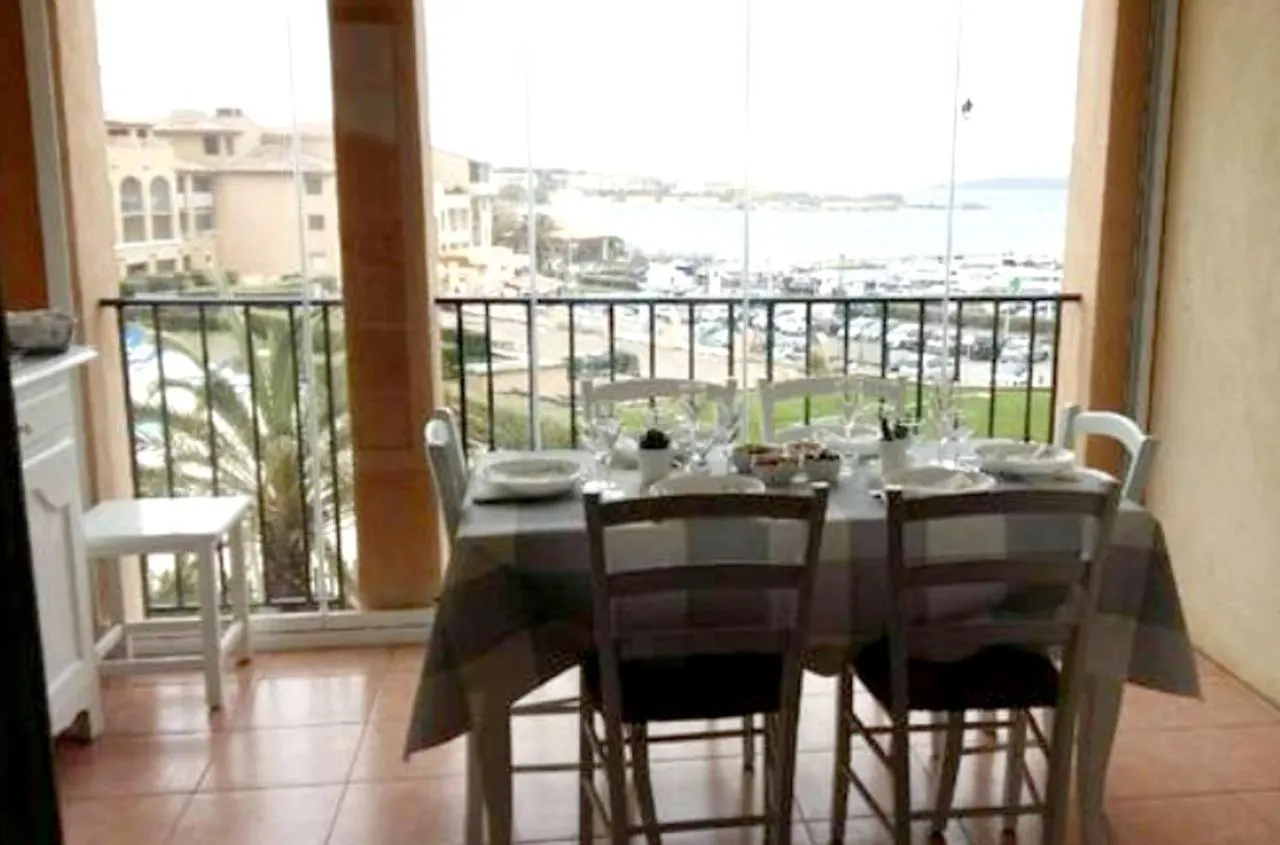 Appartement Charmant Pres De La Plage Et Une Piscine 32 M² Six-Fours-les-Plages 0*,  Francia